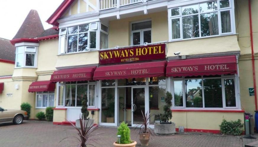 Skyways Hotel スラウ エクステリア 写真