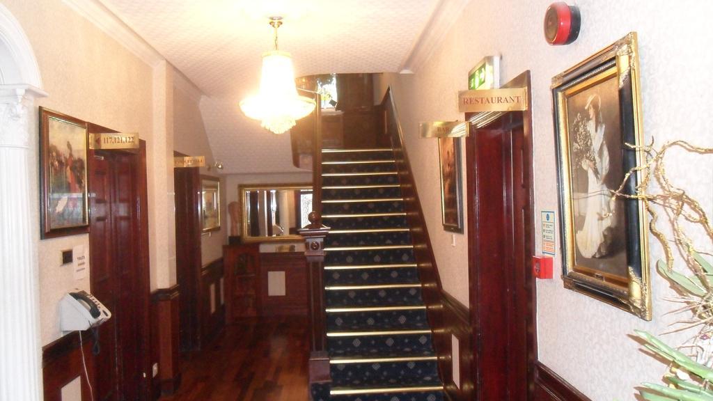 Skyways Hotel スラウ エクステリア 写真